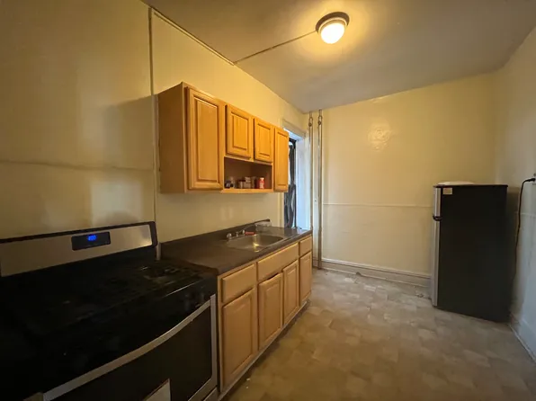 319 Summit Avenue image 1 of 6