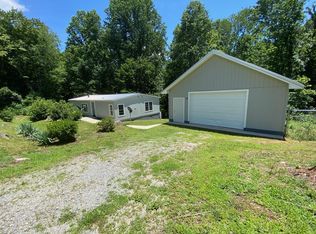 68 Surrett Dr, Flat Rock, NC 28731