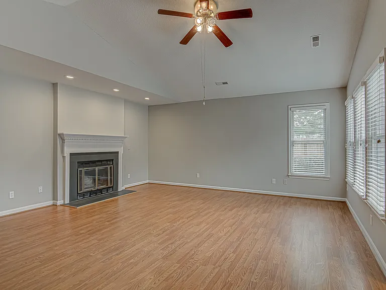 5022 Heathridge Ter — Photo 2