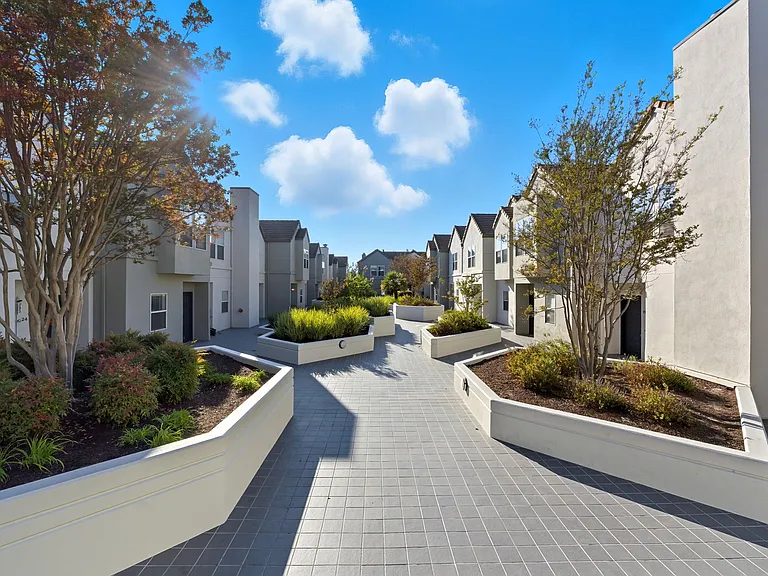 Stevens Creek Villas — Photo 1