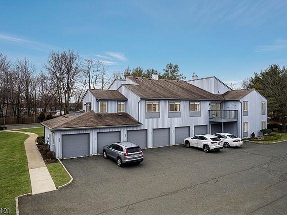 3rd image of 244 Drake Ln