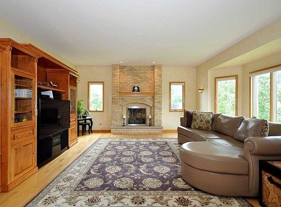 4th image of 347 Galway Ct