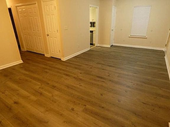 3rd image of 2834 Cranbrook Dr