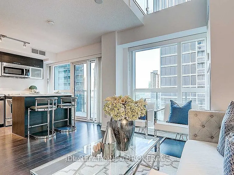 386 Yonge St #1112 — Photo 15