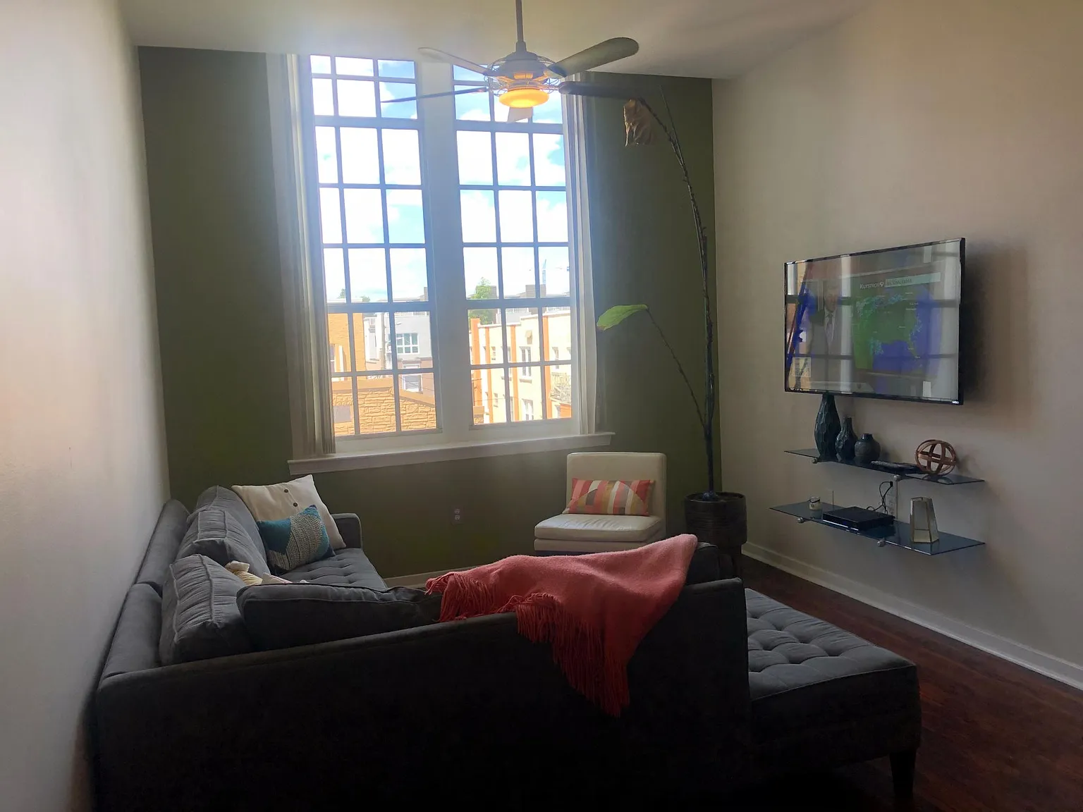 701 Mirror Lake Dr N — Photo 3