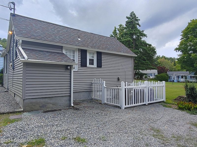 4th image of 13 Bayberry Lane