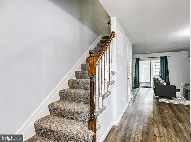 323 Sweet Briar Ct — Photo 6