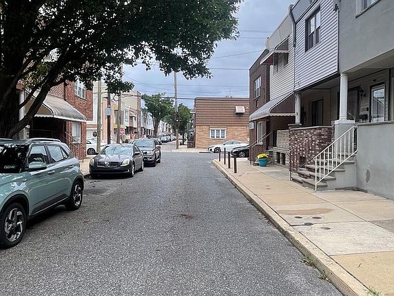5th image of 2907 S Sydenham St