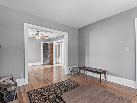 3rd image of 1545 Saint Clair Ave