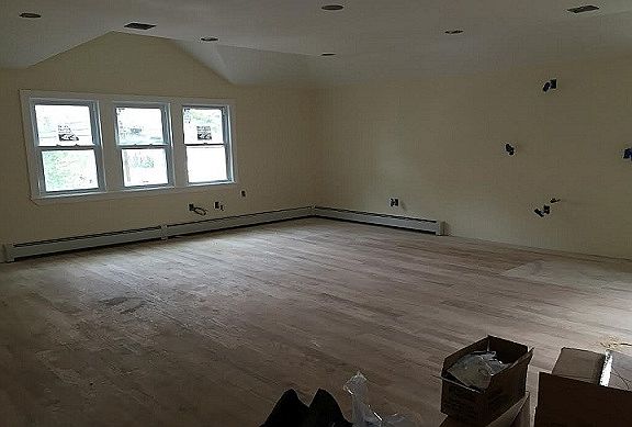 4th image of 631 Vincent Ave