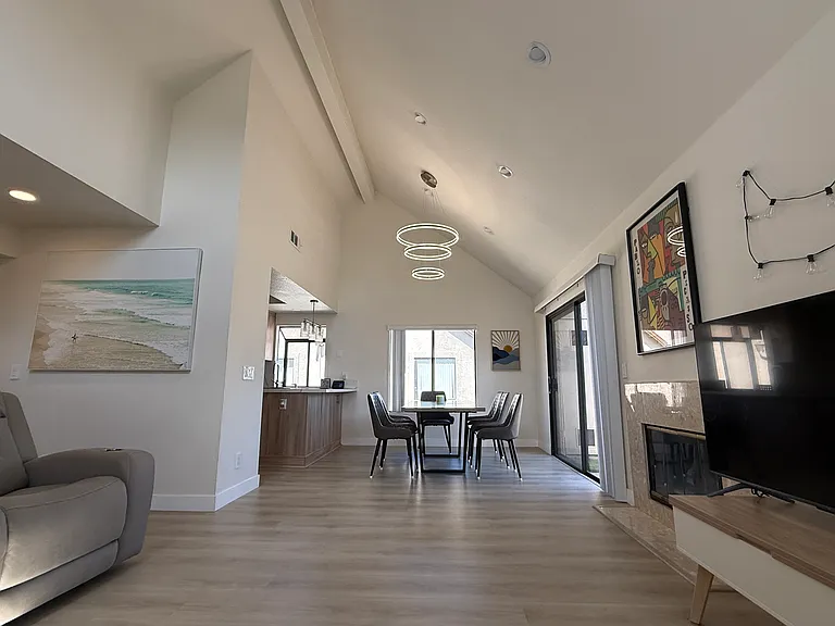 4639 Executive Dr — Photo 15