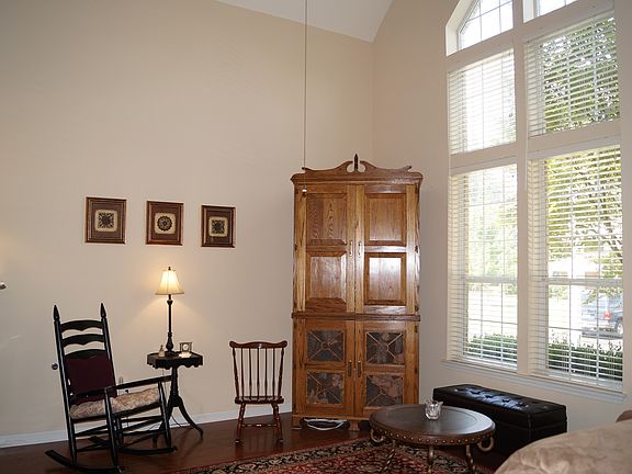 3rd image of 10439 Kensington Cir