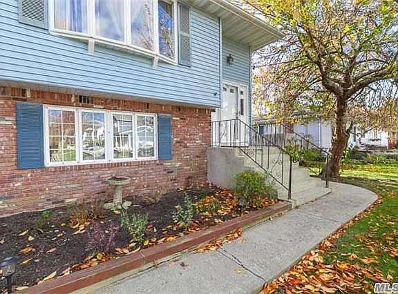 3rd image of 74 Beach St