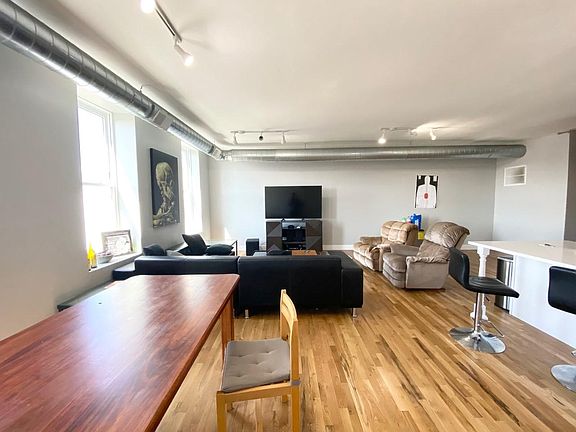 4th image of 1431 N Milwaukee Ave #405