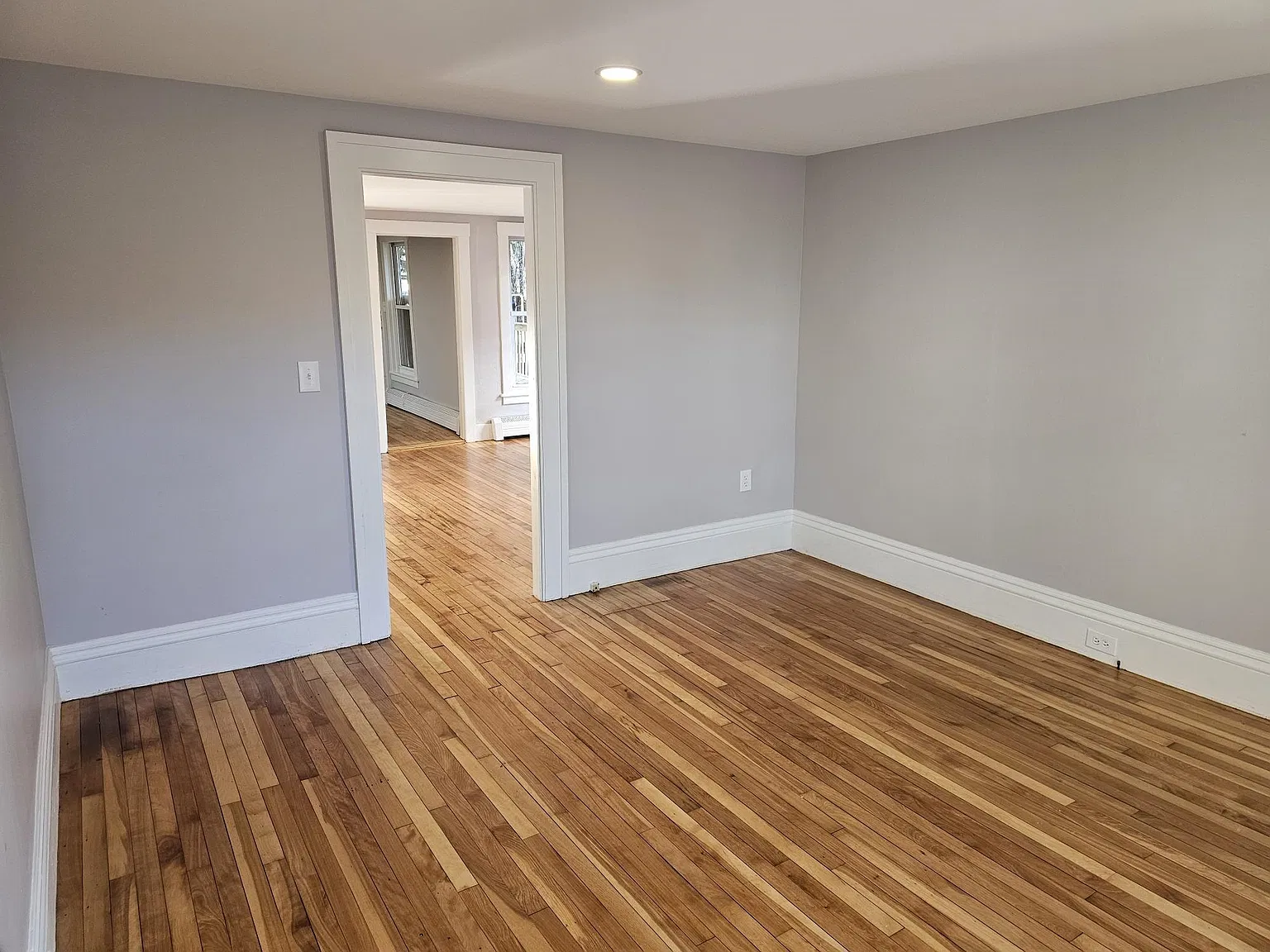 3 bed, 1.0 bath, 1233 sqft, $2,000 — Photo 4