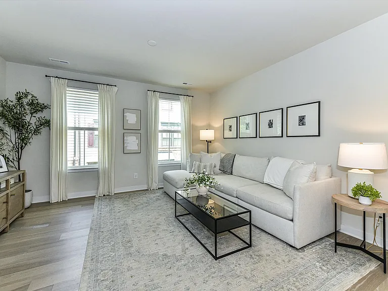 408 Tristram Ln — Photo 2