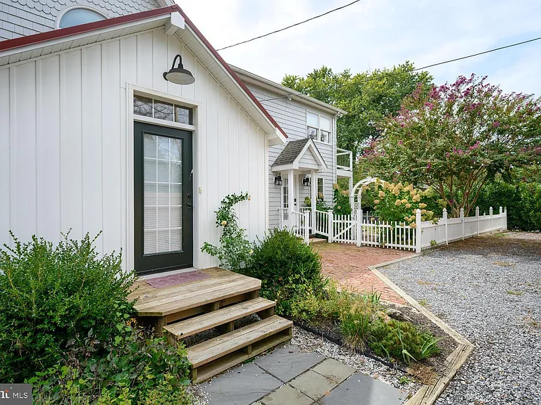119 Watson Rd — Photo 40