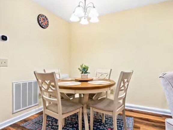 5th image of 555 Heritage Ct
