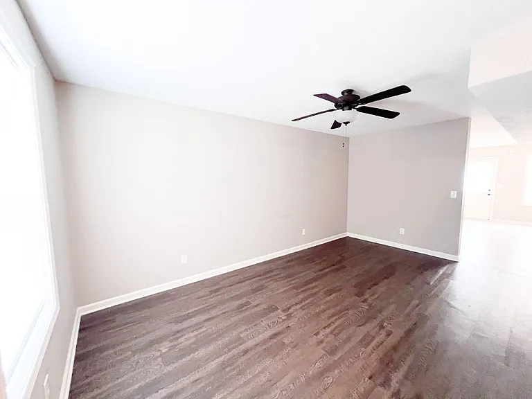 305 Rowand Ct — Photo 3