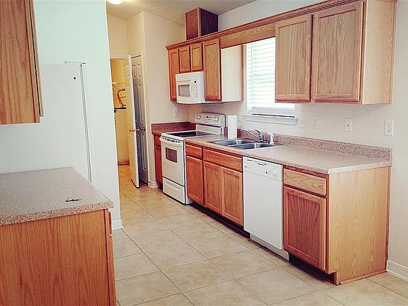 4th image of 884 Gonzalez Park Dr