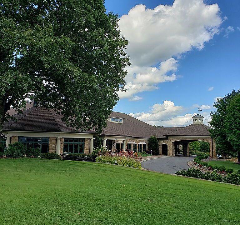 2nd image of 3865 Deer Run Dr NE