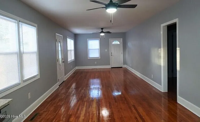 206 Thurston Dr W — Photo 3