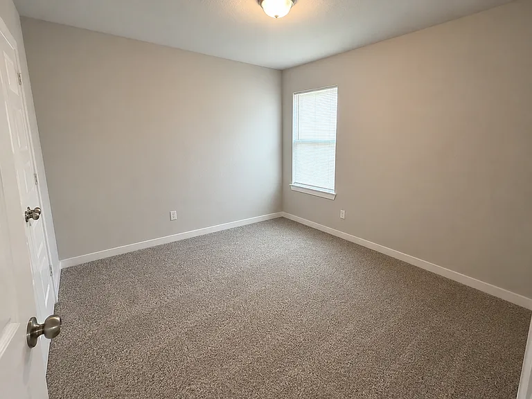 125 University Ave — Photo 13