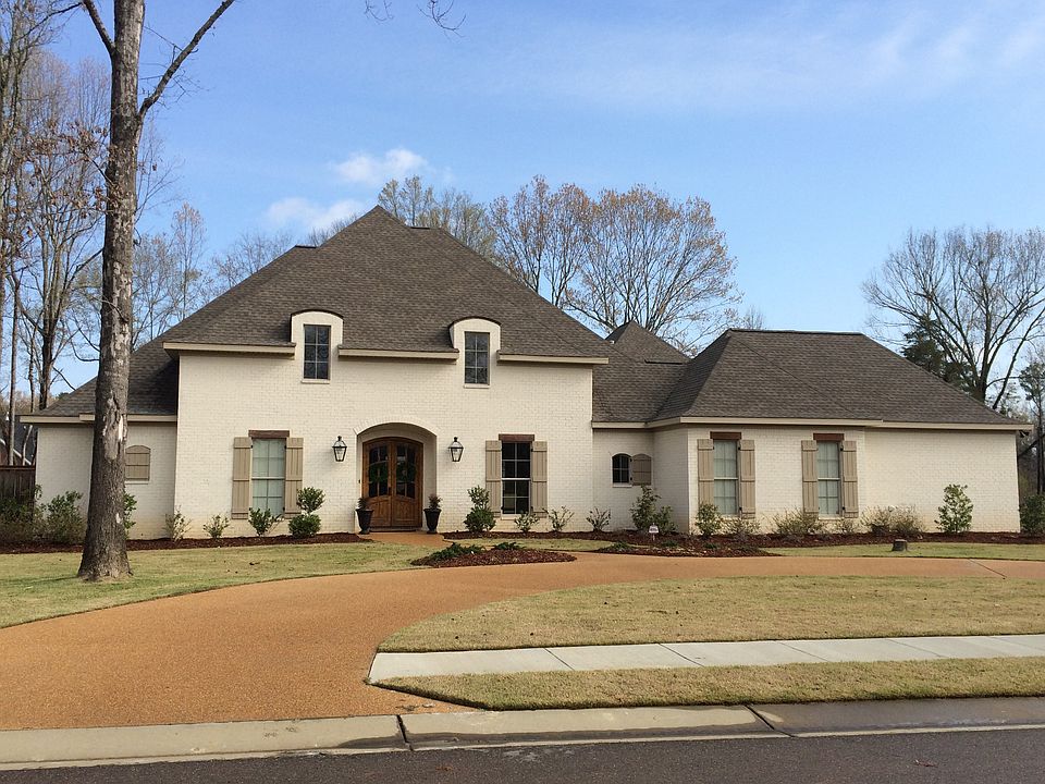 211 Turnberry Lane