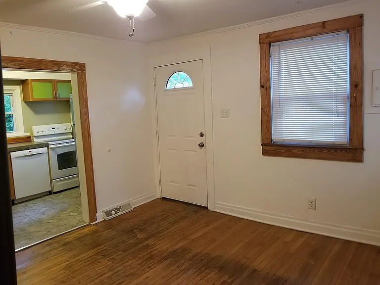 708 Carver St — Photo 6