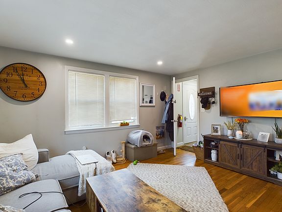 5th image of 3 Sagamore Ave #1R