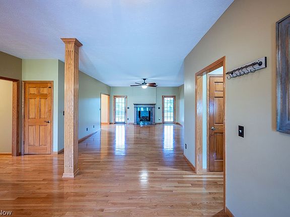 5th image of 51 Harper Dr