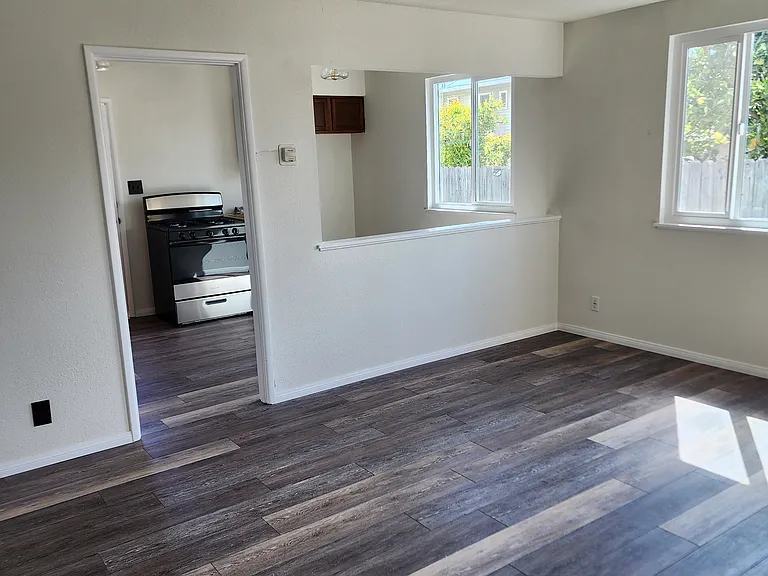 116 E Lewis St #B — Photo 14