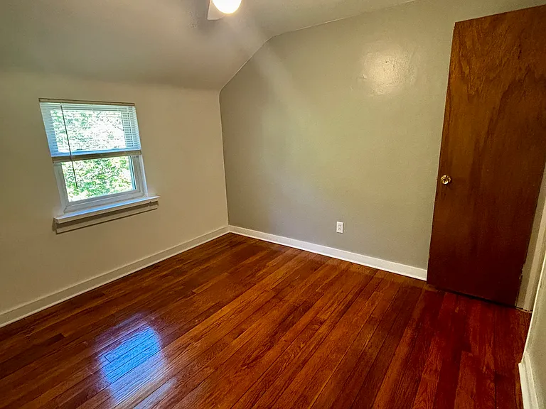 1163 Shadycrest Dr — Photo 3