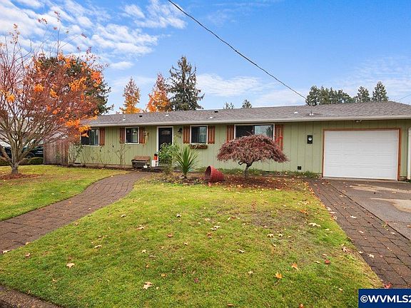 2nd image of 778 Tierra Dr NE
