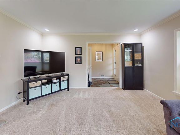 5th image of 33 Egbert Park Dr
