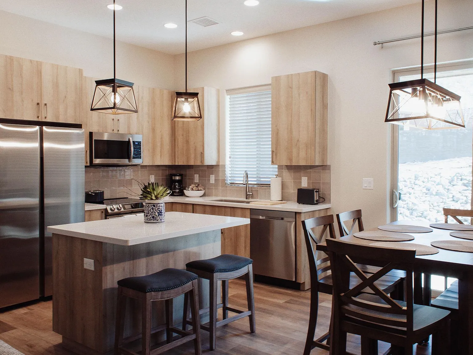 3 bed, 1200 sqft, $2,600 — Photo 3