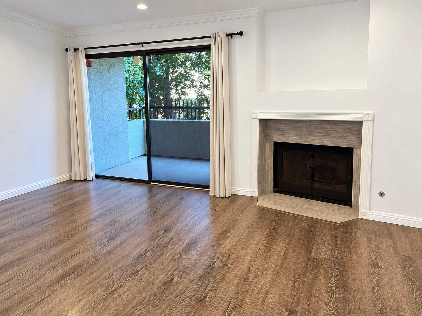 2 bed, 1100 sqft, $3,095 — Photo 3