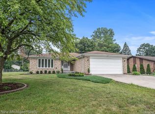 29617 Geraldine Rd, Farmington Hills, MI 48336