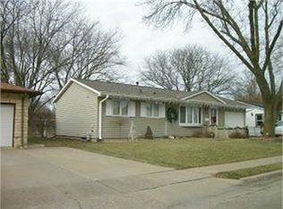 2601 Glenview Cir, Dubuque, IA 52001
