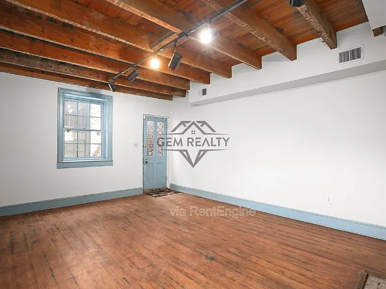 710 Caroline St #D — Photo 6