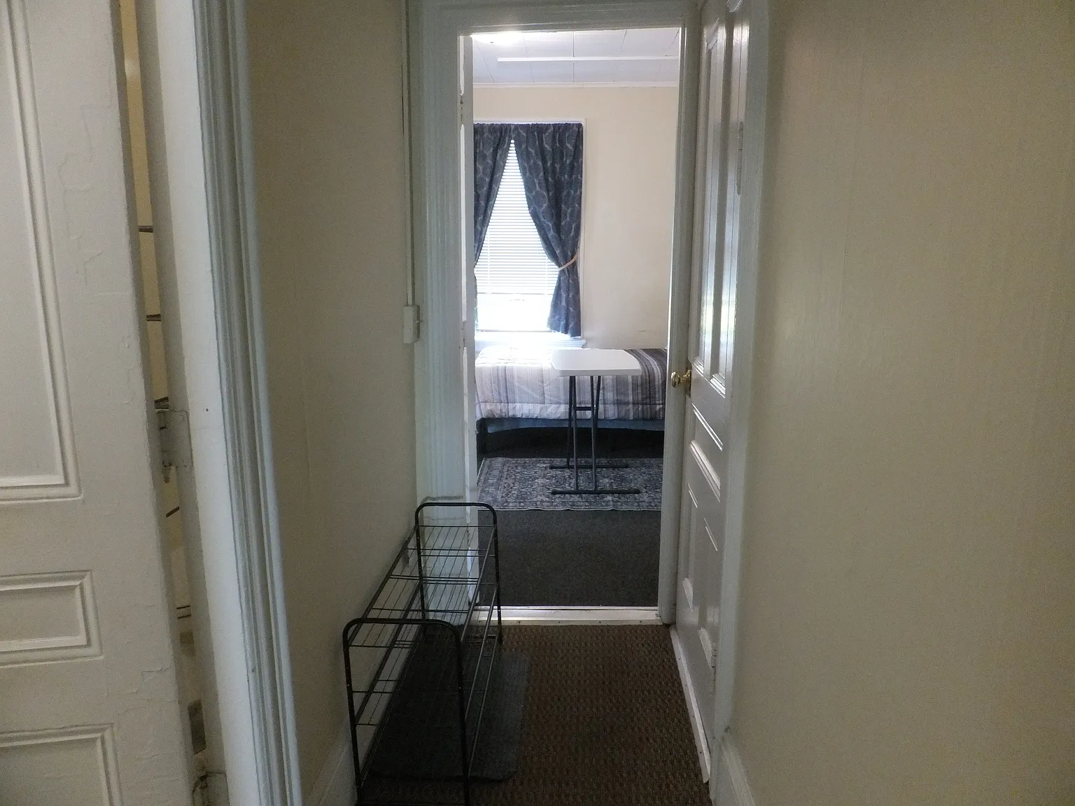 6 bed, 2250 sqft, $750 — Photo 2