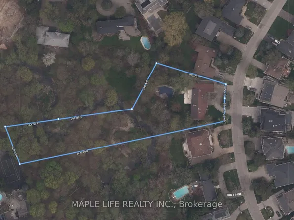 16 Brian Cliff Dr, Toronto, ON M3B 2G2