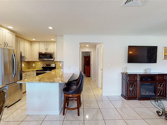 5th image of 650 Pinellas Point Dr S APT 223