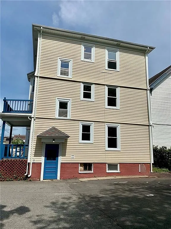 3 bed, 1.0 bath, 1404 sqft, $2,100 — Photo 4