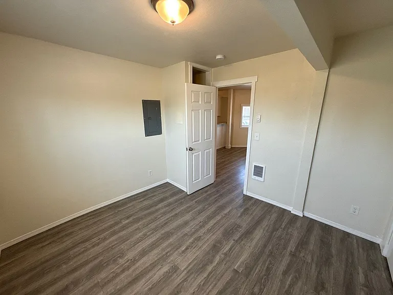 3355 Portland Rd NE #1 — Photo 12