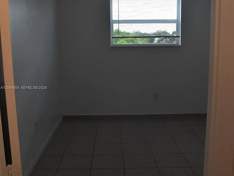 666 W 81st St #311 — Photo 12