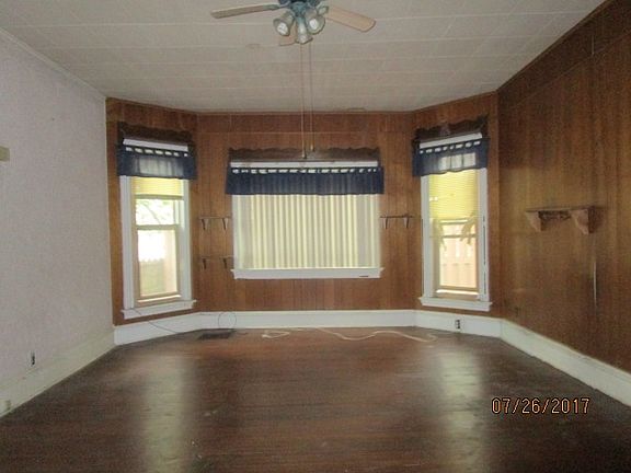 2nd image of 725 N Hastings Ave