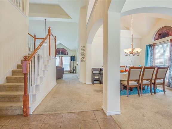 3rd image of 2876 Comal Dr