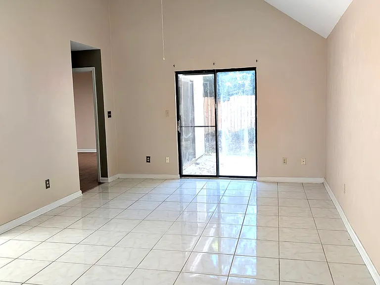 1736 Augustine Pl — Photo 9
