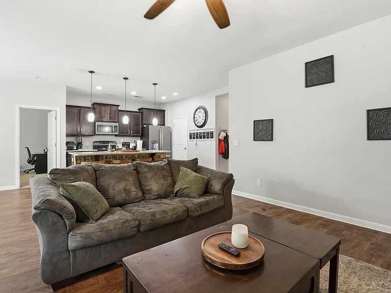 4864 Breeze Way — Photo 8